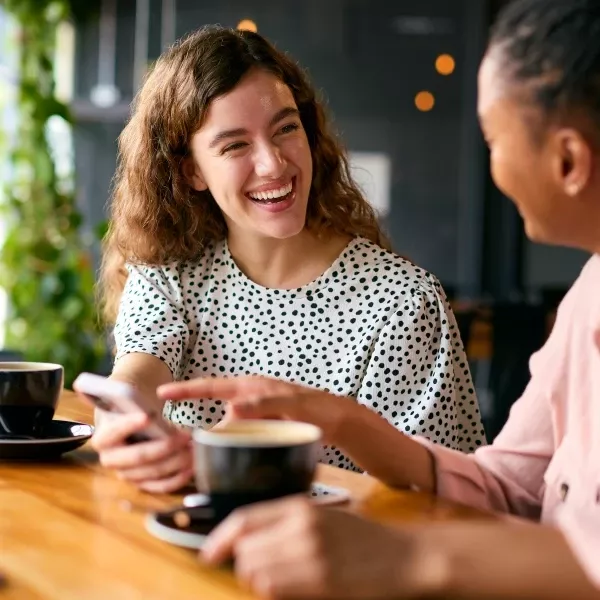 Trae a un amigo a Cosmomedia