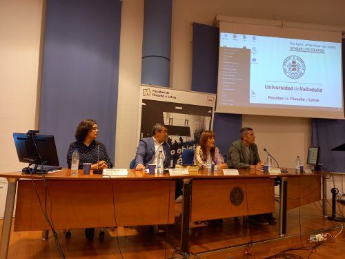 Mesa redonda Humanidades en las empresas Facultad Filosofía y Letras Valladolid (Foto Cosmomedia) Mesa redonda Humanidades en las empresas Facultad Filosofía y Letras Valladolid (Foto Cosmomedia)