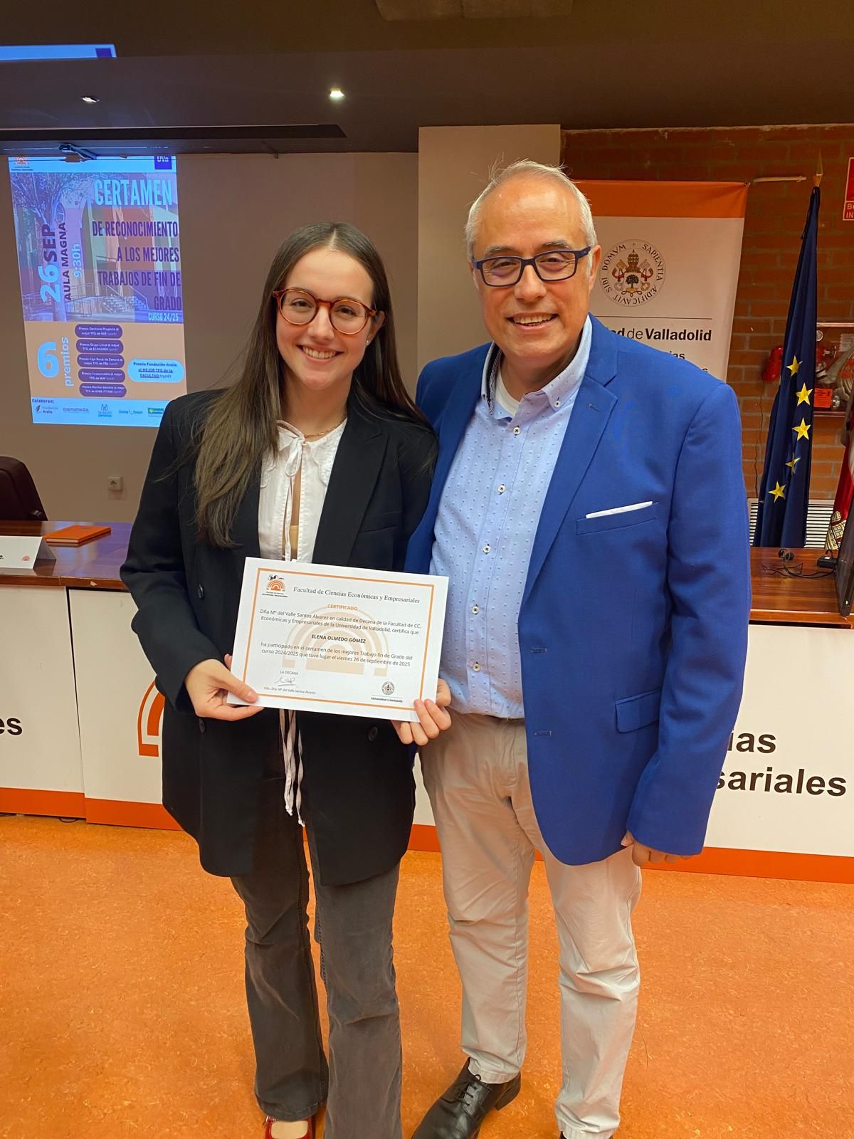 Julián con la ganadora, Elena Olmedo Gómez