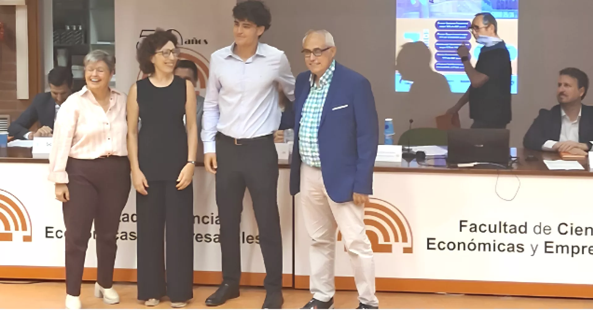 Ganador del premio Cosmomedia al mejor TFG de MIM en la Universidad de Valladolid