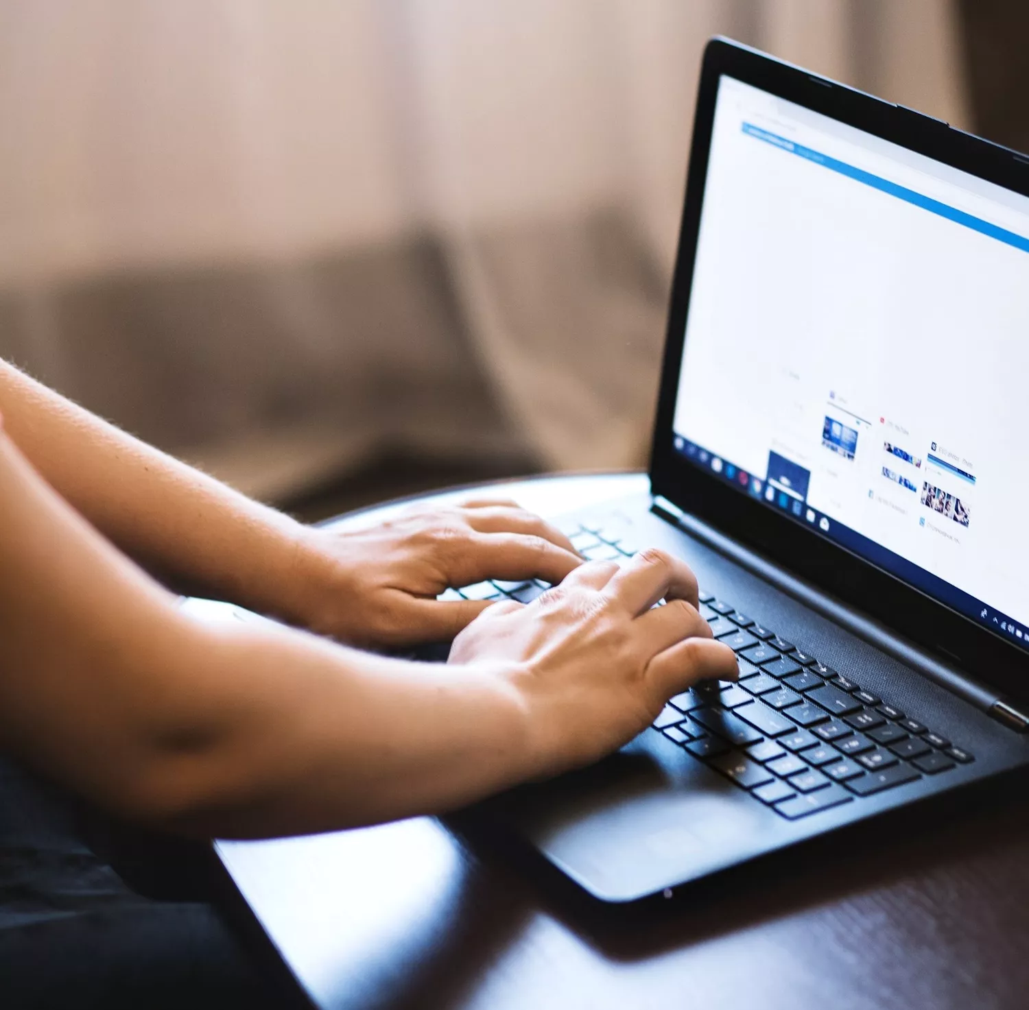 Diferenciación de los gastos cubiertos y no cubiertos por el servicio de Community Manager