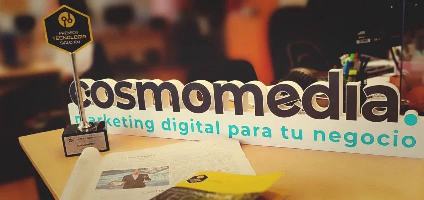 Imagen del Premio Nacional de Tecnolog&iacute;a Siglo XXI en la sede de Cosmomedia